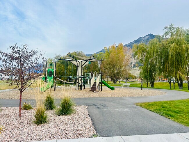 Building Photo - 82 W 925 N