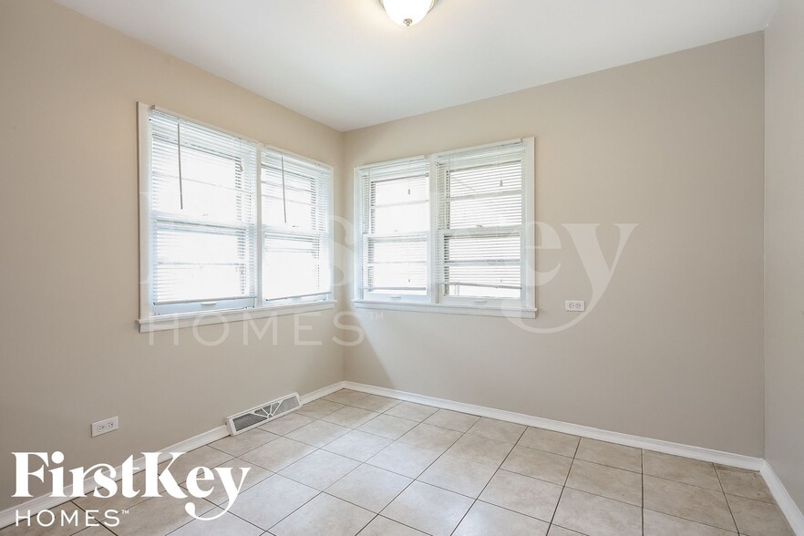 Building Photo - 5458 Franklin Ave