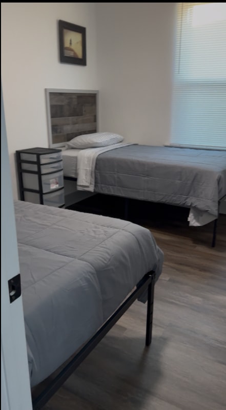 Building Photo - 5923 Urquhart St