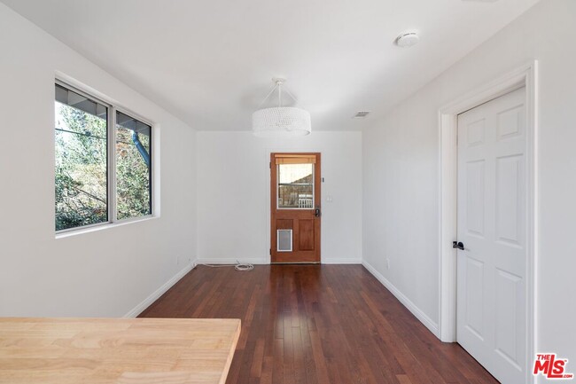 Building Photo - 4006 1/2 Sunset Dr