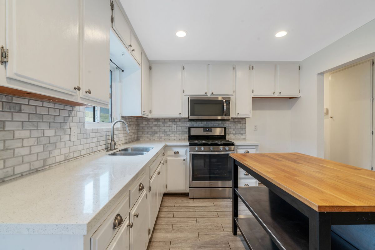 Building Photo - 1427 E 55th St