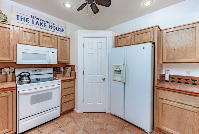 Building Photo - 3921 Aloha Ln