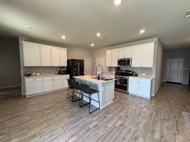 Building Photo - 247 Simon