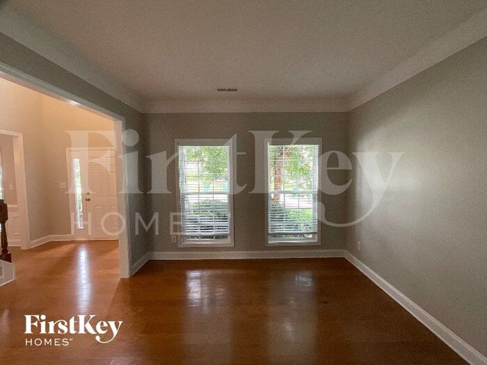 Building Photo - 1610 Lakefield Dr