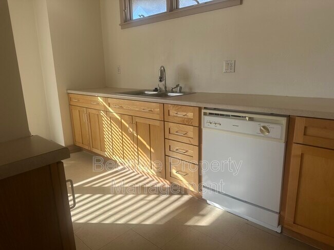 Building Photo - 1301 W Monroe St