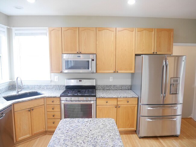 Building Photo - Spacious & Stylish 4-Bedroom Home with Fin...