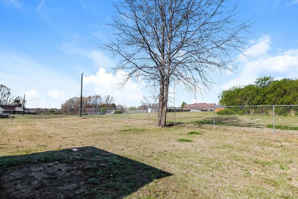 Building Photo - 231 Woodshire Ln