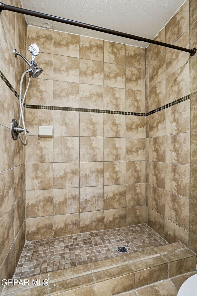 Building Photo - 4433 N Stanton St