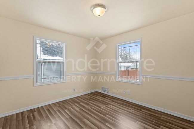 Building Photo - *MOVE IN SPECIAL * 1ST FULL MONTH FREE* Great 3-Bedroom Home IN The Garland District