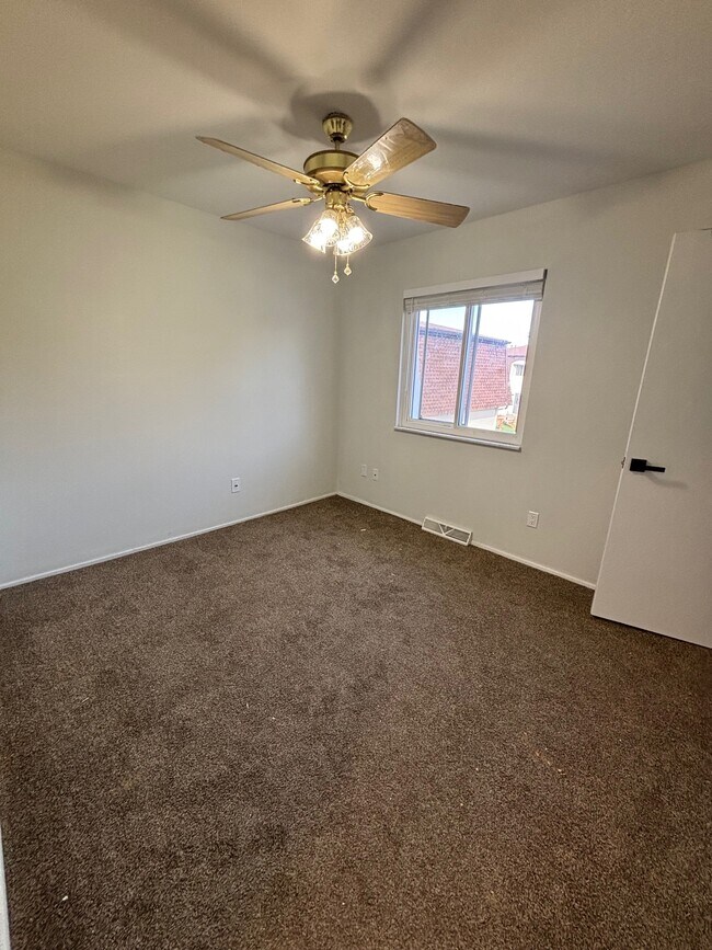 Building Photo - 2722 Center St