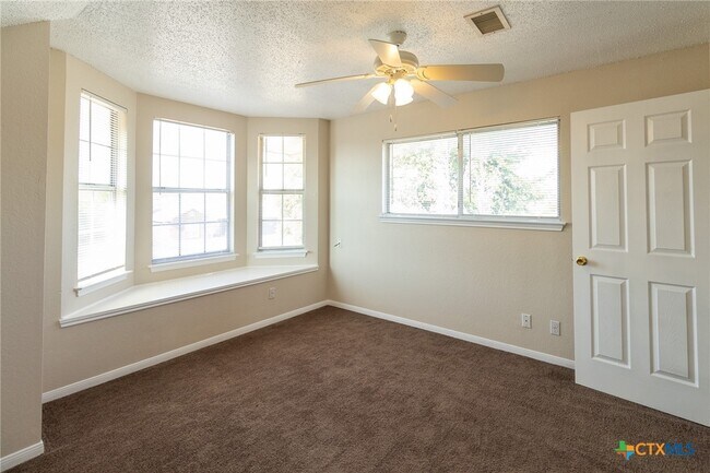 Building Photo - 2701 Woodlands Dr