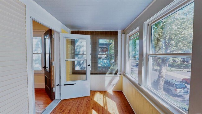 Building Photo - 134 Mansfield St