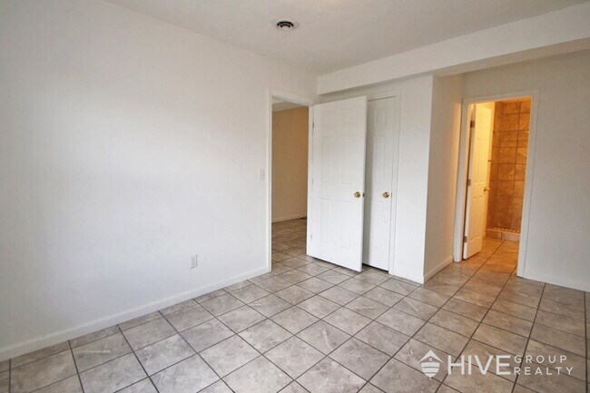 Building Photo - 3-Bedroom, 2.5-Bath Townhouse with Finishe...