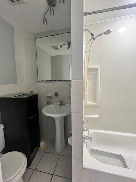 Building Photo - 44 Clerk St