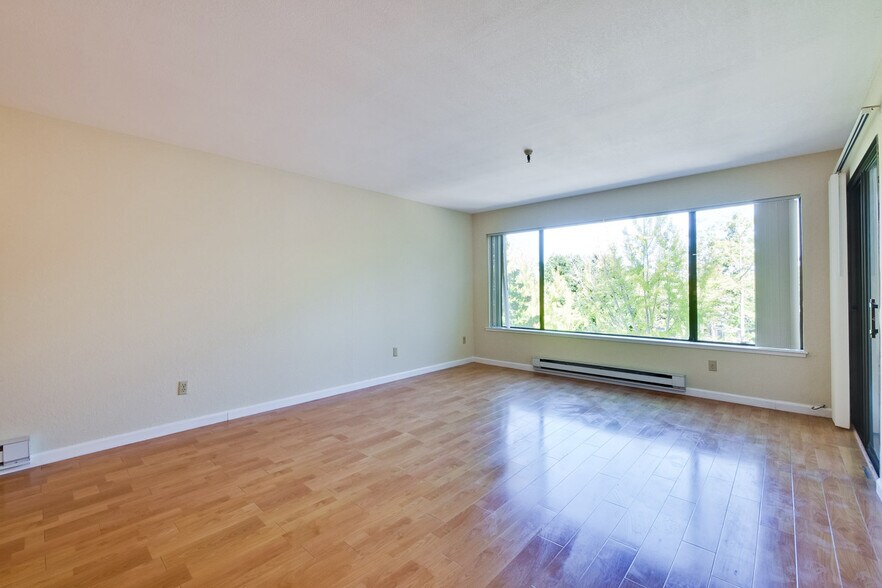 Building Photo - 725 Mariposa Ave.
