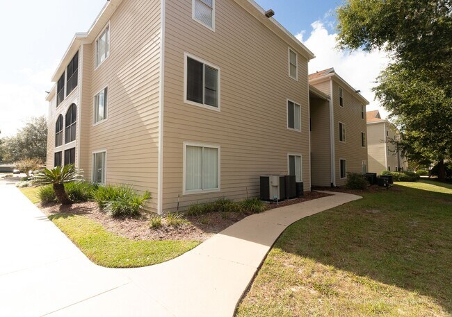 Building Photo - *3800 SW 20th Avenue - University Terrace ...