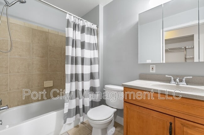 Building Photo - 3210 E Fairmount Ave