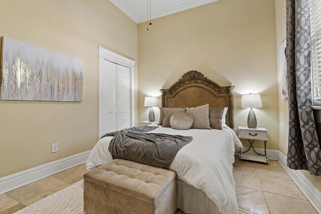 Building Photo - 611 S Orleans Ave