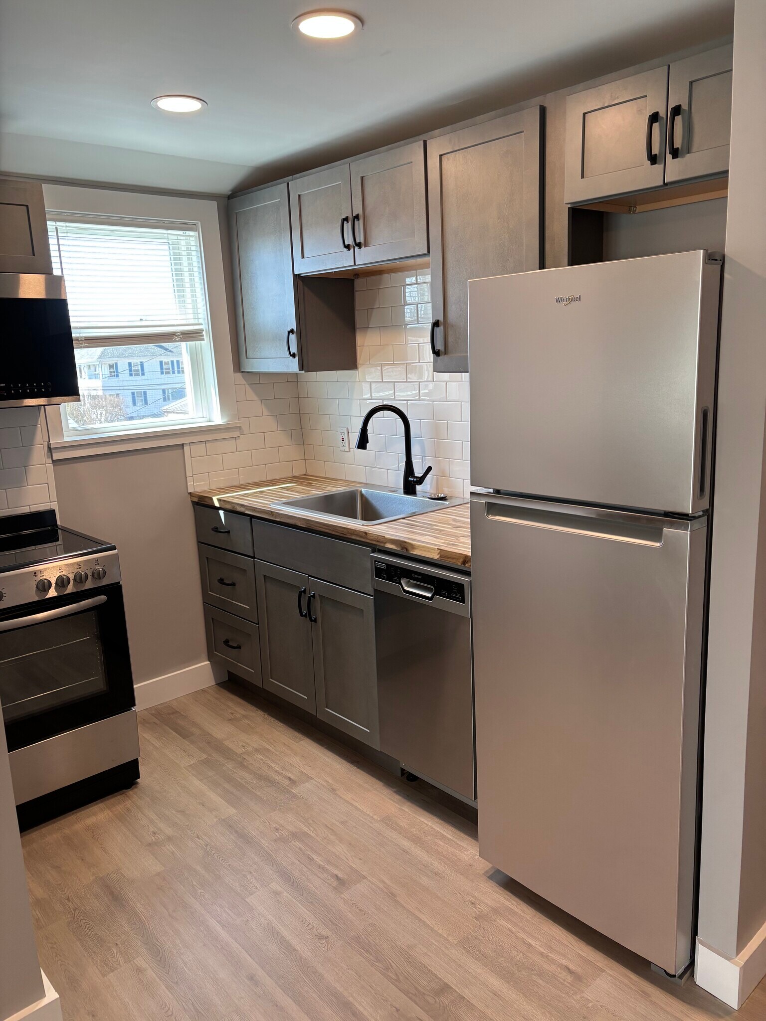 Building Photo - 82 Lyon Ave