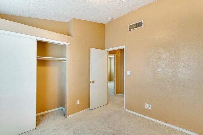 Building Photo - 4480 Loma Diamante Dr
