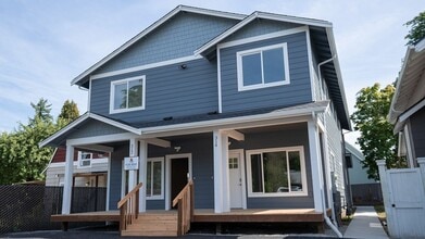 Building Photo - Beautiful 4 bedroom Duplex