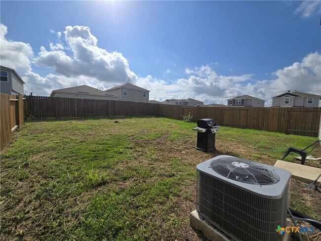 Building Photo - 761 Greenway Trl