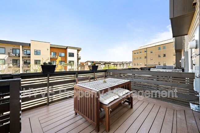 Building Photo - 2869 W Parkside Pl