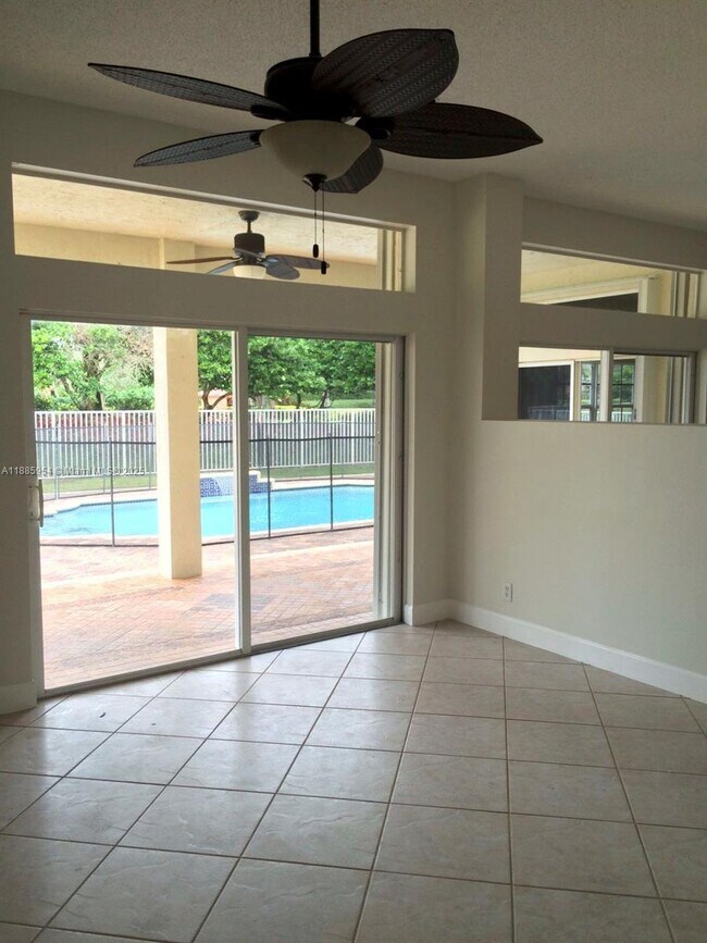 Building Photo - 4407 Laurel Ridge Cir