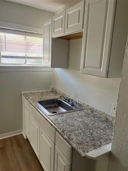 Building Photo - 4113 McCart Ave