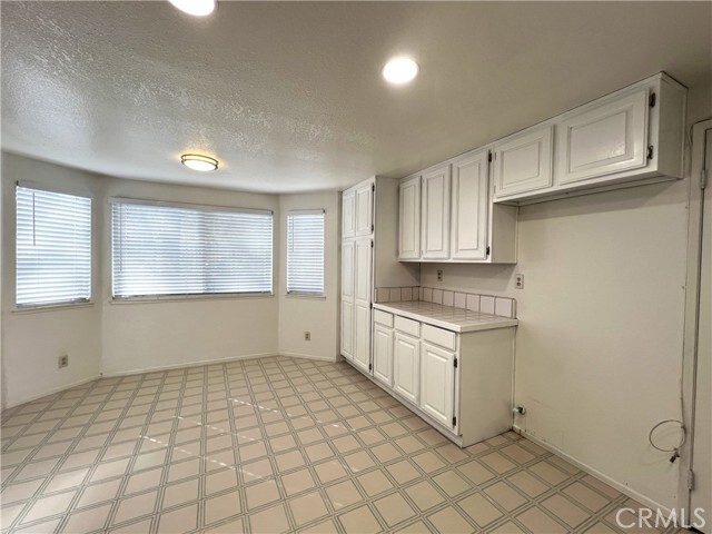 Building Photo - 206 Goldenrod Dr