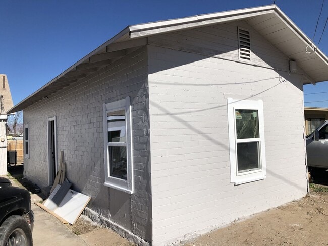 Building Photo - 1227 S Central Ave