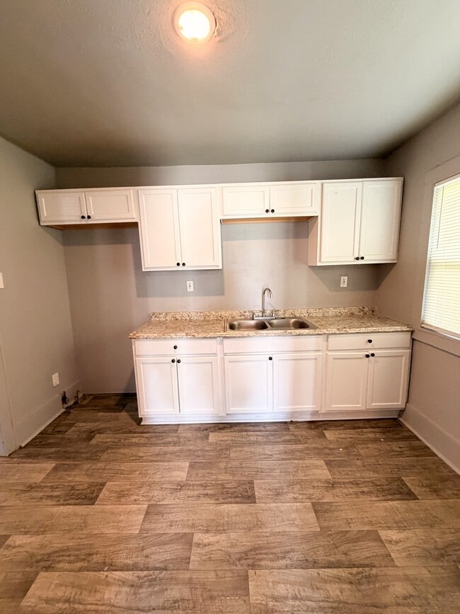 Building Photo - 13225 Santa Rosa Dr