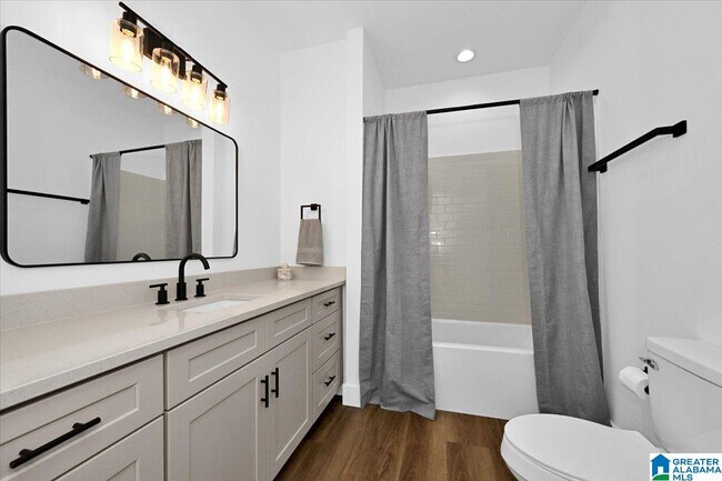 Building Photo - 304 GARDEN St