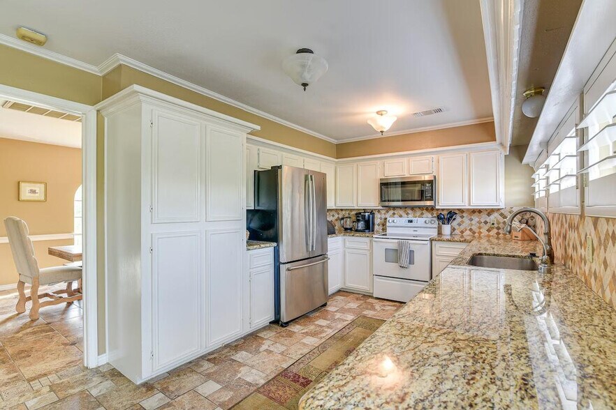 Building Photo - 18654 Martinique Dr