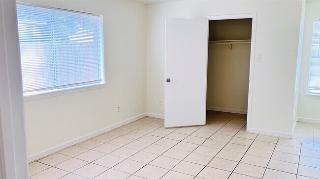 Building Photo - 16719 Maplemont Dr