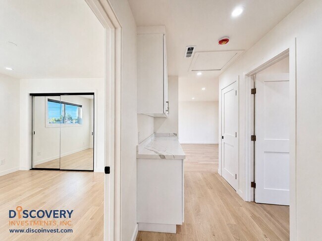 Building Photo - 3939 Midvale Ave
