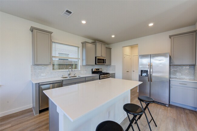 Primary Photo - 31918 Holland Arbor Trl