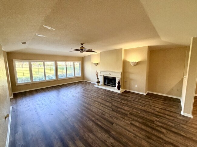 Building Photo - 38441 Oaktree Loop