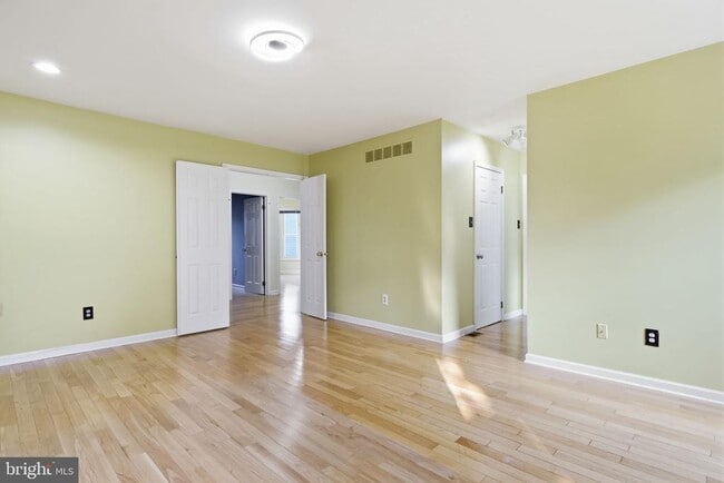 Building Photo - 44 Gaylord Ct