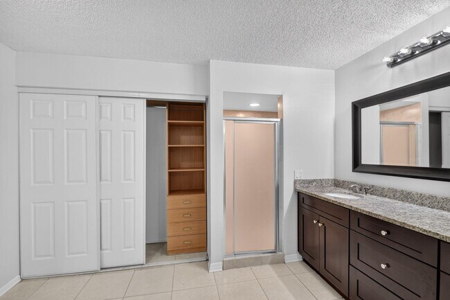 Building Photo - 744 Springdale Cir