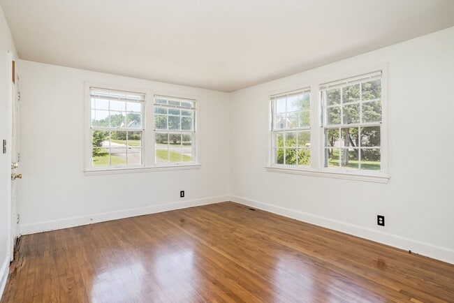 Building Photo - 2218 Castleman Dr