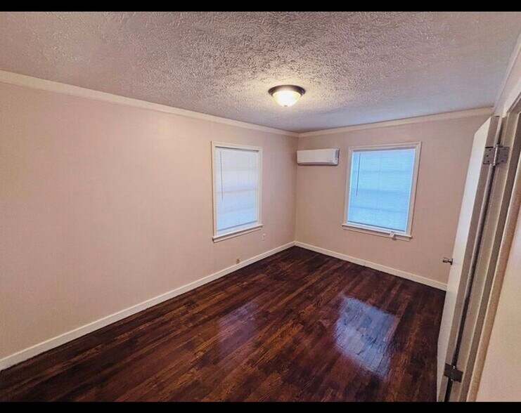 Building Photo - 5082 Lurline Dr
