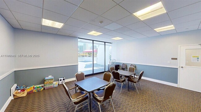 Building Photo - 3625 N Country Club Dr