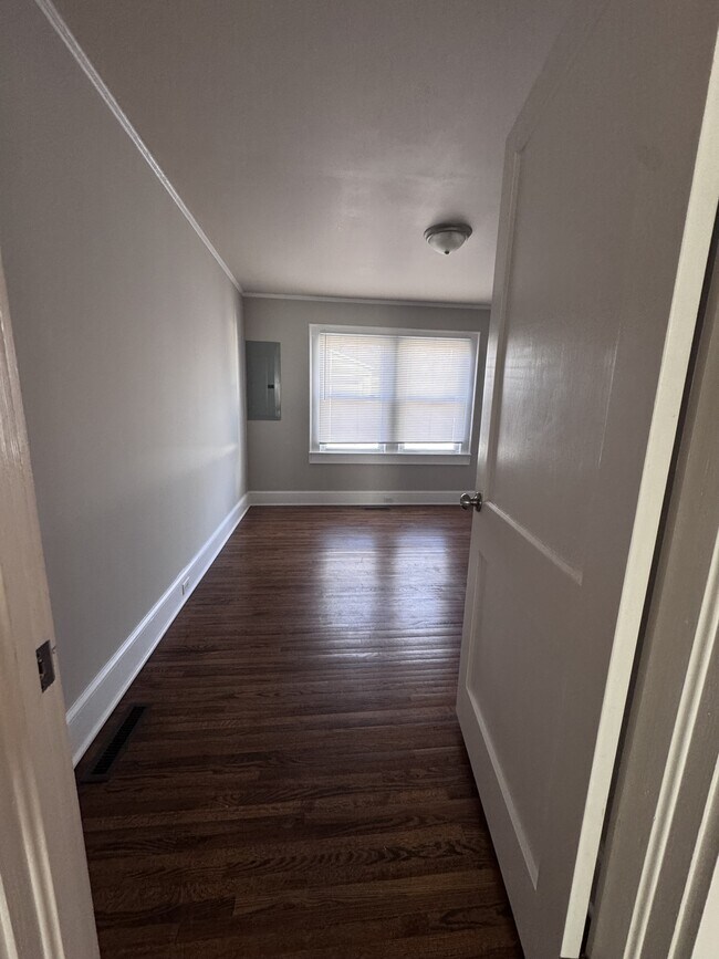 Building Photo - 884 Old Charlotte Rd SW