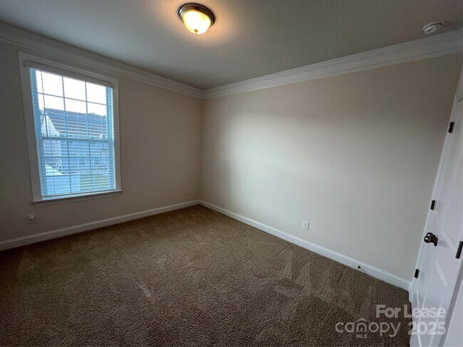 Building Photo - 196 Longleaf Dr