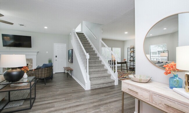 Building Photo - 131 Pine Rd