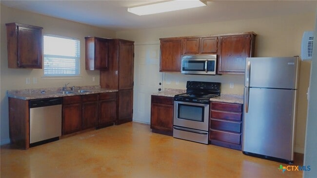 Building Photo - 701 Horace Howard Dr