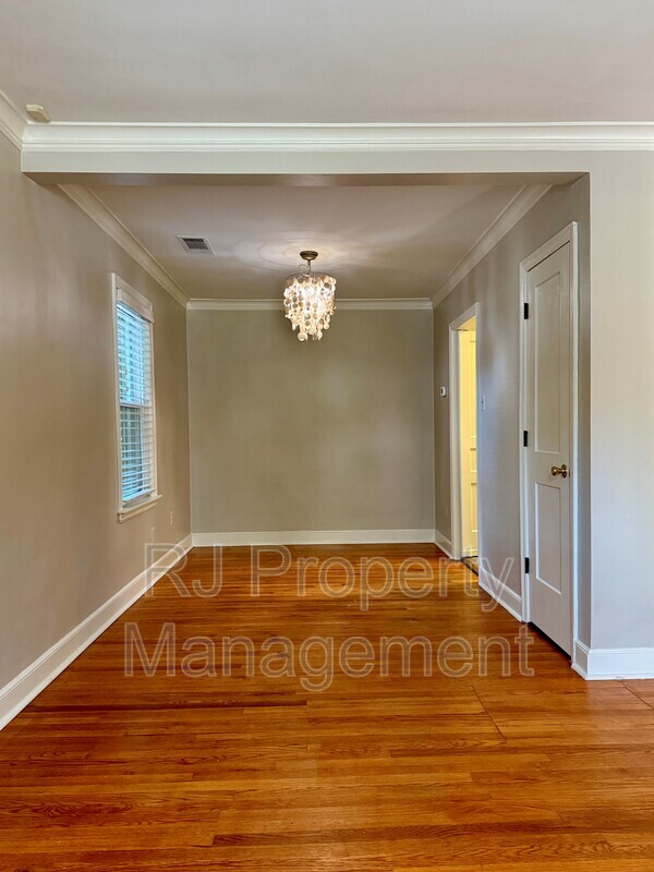 Building Photo - 2888 Midland Ave