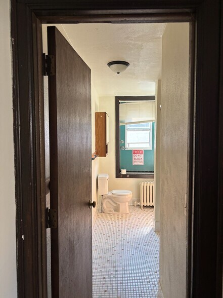 Building Photo - 612 Howard Plz