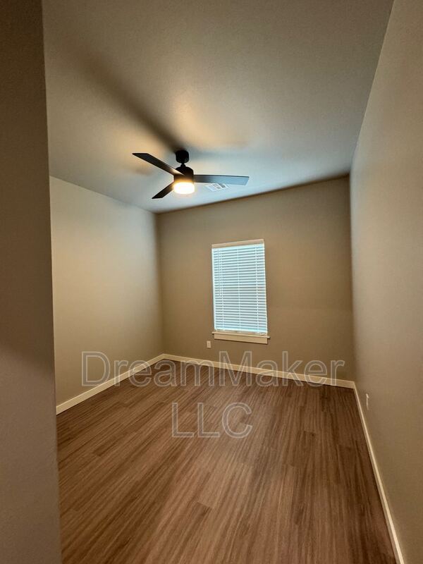 Building Photo - 678 Apple Blossom Way